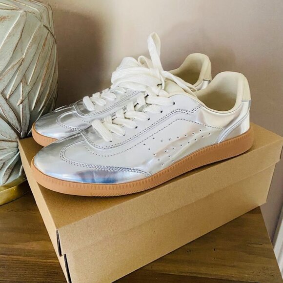 Steve Madden Duo Silver Sneaker Women's Size 7.5 - Picture 1 of 7